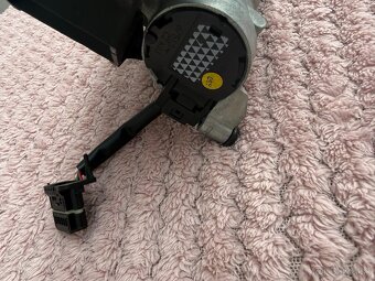 Predám spínaciu skrinku 1K0905851B - 2