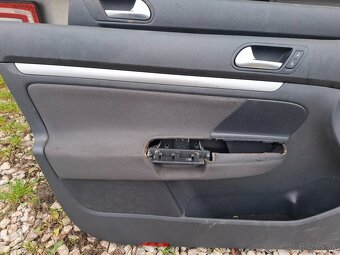 VW Golf V.  Tapacire dverí. - 2