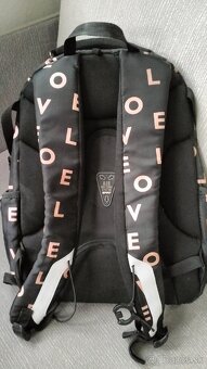 Školskú tašku predám. - 2