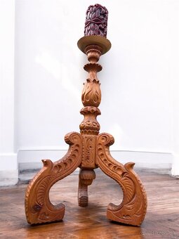 Vyrezávaný drevený svietnik, top stav, V76xS45xH45 - 2