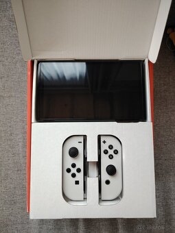 Herná konzola Nintendo Switch OLED - 2