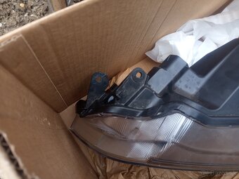 Ľavé predné svetlo na Suzuki Vitara - 2