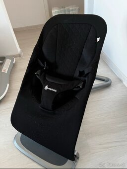 Ležadlo Ergobaby + hračka Ergobaby - 2