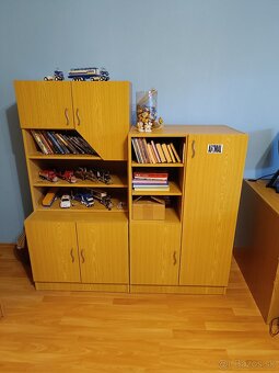 Stôl so skrinkami - 2