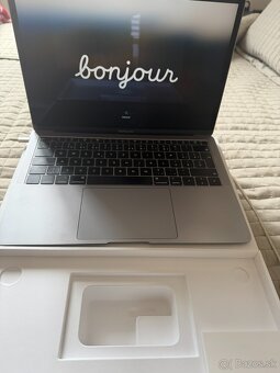 Apple MacBook Air Intel Core i5 8GB RAM 128GB SSD - 2