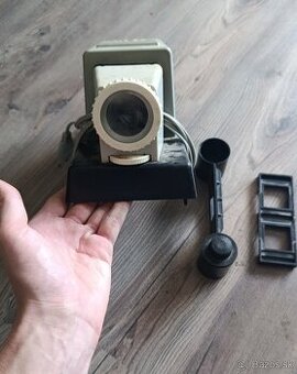 Starý diaprojektor DIAX 3 - 2