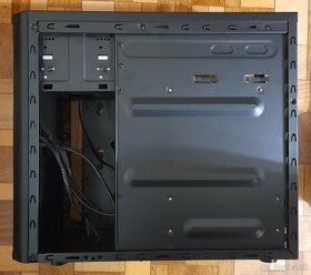 Predám Mid-Tower ATX skrinku na PC s DVD mechanikou LG - 2