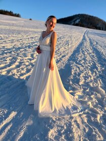 Ručne zdobené saténové svadobné šaty s trblietavým vrchom - 2