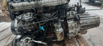 Kia Carnival poloosi - 2