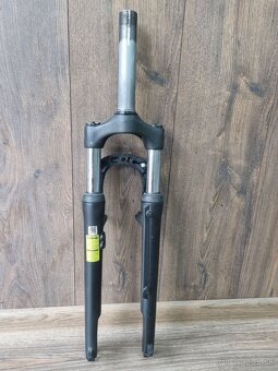 Predám použitu 28/700C vidlicu Suntour M3010 krk 1 1/8 - 2