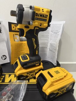 Nová sada Dewalt DCF922P2 - rázový utahovák - 2