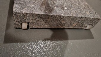 Žulový stojan na slnečník s kolieskami a výsuvnou rukoväťou - 2