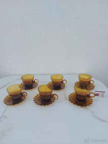 Slko a keramika z vitríny - 2