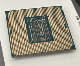 Predám procesor Intel Core i7-9700 - 2