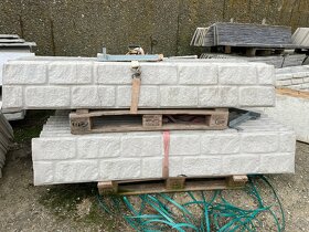 Poškodené betónové platne a stĺpy - 2