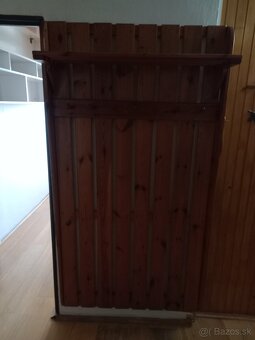 vešiaková a zrkadlová stena - 2