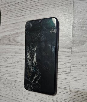 Samsung galaxy a40...ma poškodený displej - 2