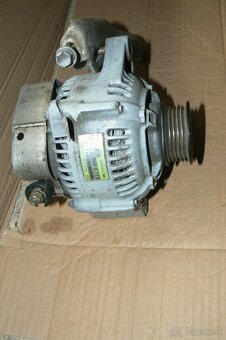 toyota RAV4 r.v.99 alternator 2.0i benzin - 2