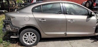 RENAULT FLUENCE 1.6 2015 predám DVERE, SVETLO, BOČNÉ DVERE, - 2