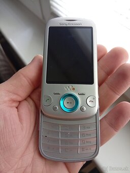 SONY ERICSSON W20i - 2