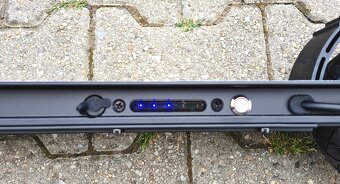 Predám   skladaciu  kolobežku  elektrickú  - - 2