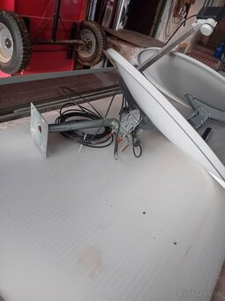 Predavam 2 satelity a 2 stojany - 2