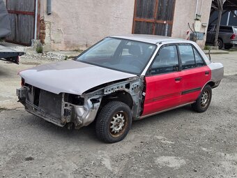 Rozpredám na diely _ mazda 323 BG - 2