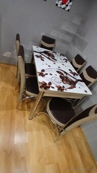 Stôl a stoličky - 2