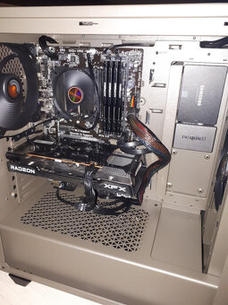 PC Intel Xeon / 32GB RAM / Radeon 6600 - 2