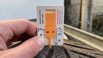 Predám zimné pneu 185/60 R15 - 2