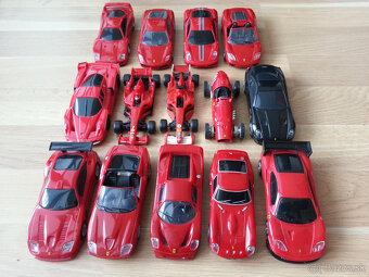 Modely BMW a Ferari 1:38 - 2