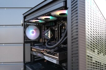 Herný PC, Ryzen 7 9700X, RX 7800 XT, 32GB RAM, SSD, 24m - 2