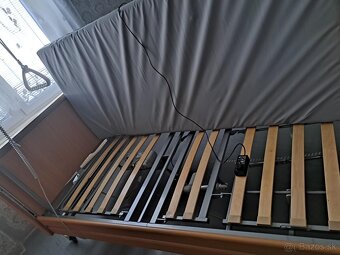 Polohovatelná posteľ - 2