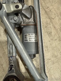 BMW E92 - mechanizmus prednych stieračov a motor - 2