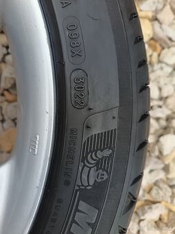 Kia R17 - 2
