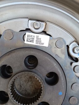 03C105266F Nový Zotrvačník na TDI / TSI motory VW Koncern - 2