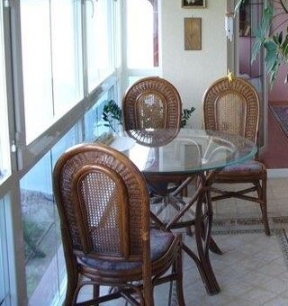 Jedálenský stôl a stolicky - 2