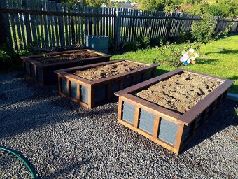 VYVÝŠENÉ ZÁHONY - 2