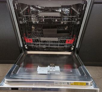 Predám vstavanú umývačku riadu Whirlpool WIO3T223PF - 2