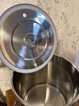 Nepouzity hrniec nerezový - 2