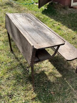 Školská lavica  85  plus rokov stará - 2