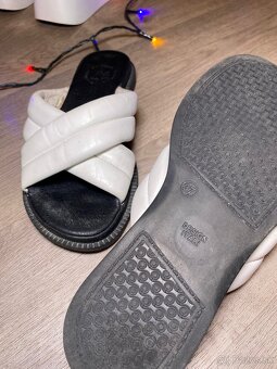 Dámske čierno-biele šľapky, veľ. 37 - 2