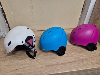 Prilba snowboard lyze - 2