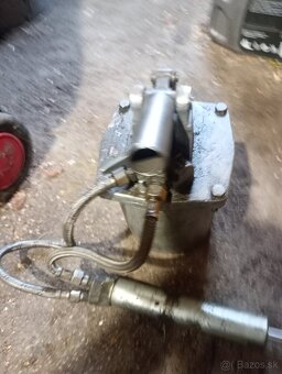 Rucna hydraulicka pumpa - 2