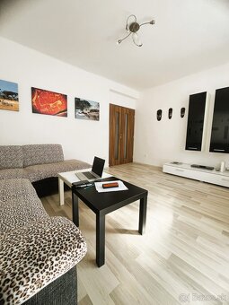 Krásny,zariadený,slnečný 2 IB s balkónom, Vajanského, Levice - 2