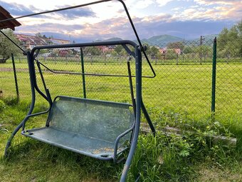 Darujem za odvoz zahradnu hojdacku - 2
