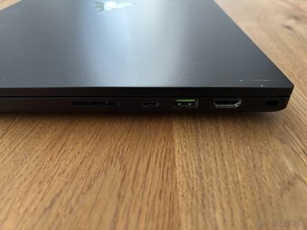 Razer Blade 17 (2022) - 2