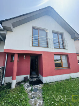 Moderný 5izbový dvojpodlažný rodinný dom v Rovinke - 2