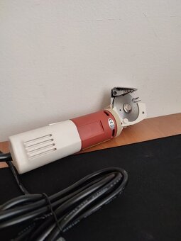 Kotoučová elektrická řezačka na textil, koberce, apod. - 2