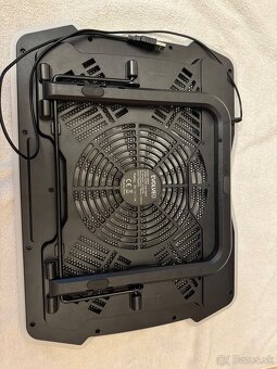 Predám chladiacu podložku pod notebook EVOLVEO s RGB - 2